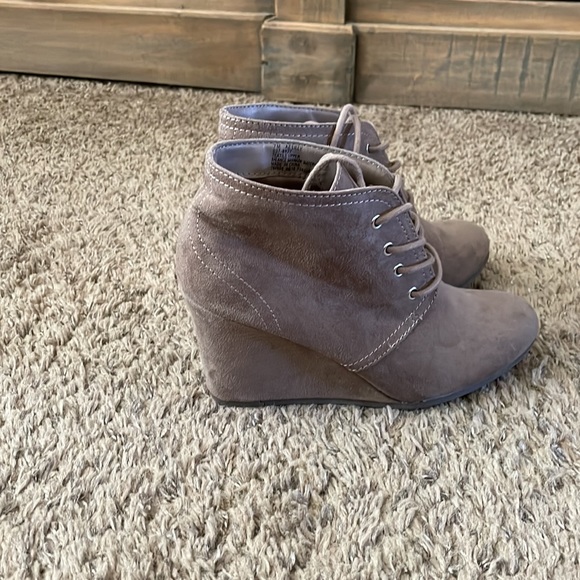 Women’s Wedge Booties - Picture 3 of 3